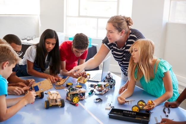 students-in-after-school-computer-coding-class-bui-2021-08-26-16-15-21-utc